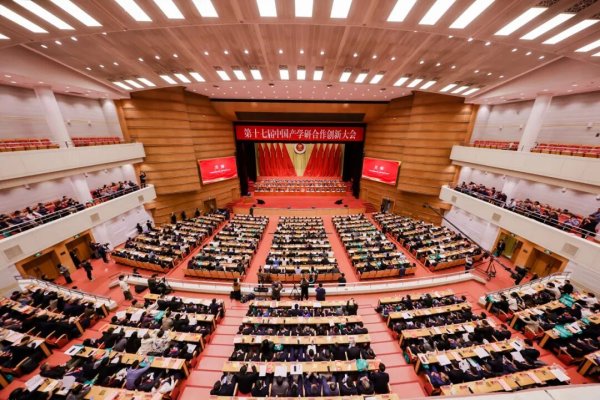 重磅 | 明略科技(2718.HK)吴明辉荣获2025中国产学研合作促进会科技“创新人物奖”